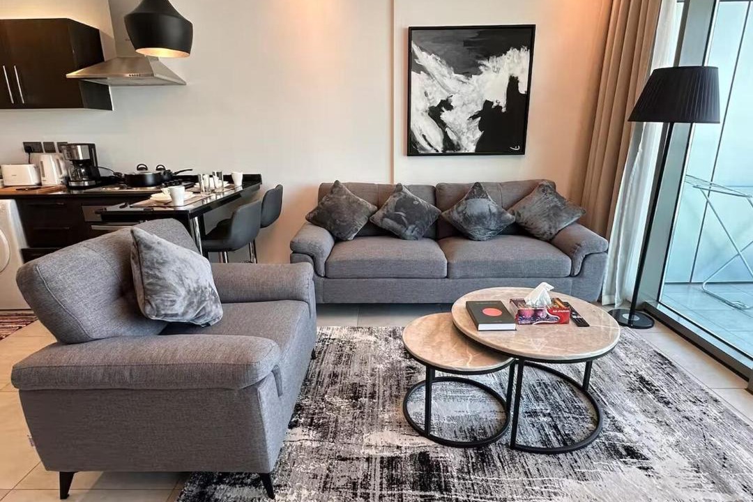 Al Hoora Apartment | Sea view flat with gym and pool