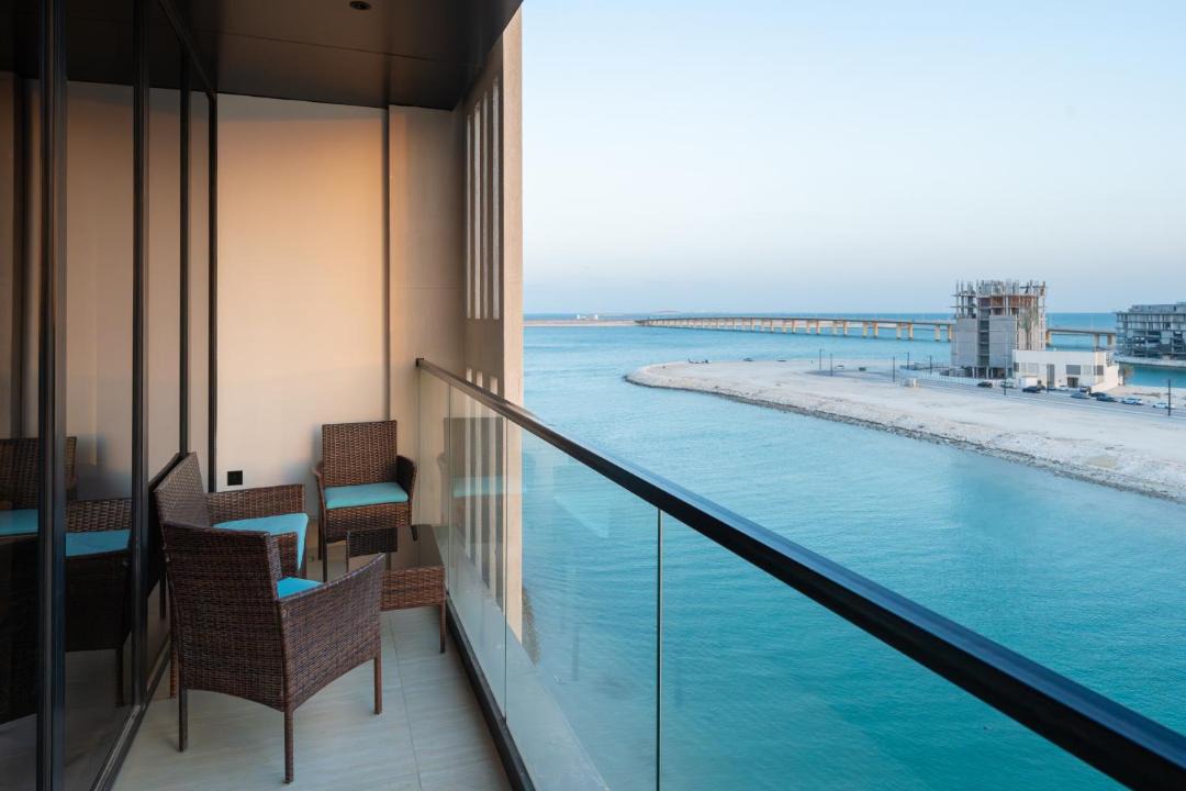 Al Khobar Apartment | إطلالة بحرية مع بلكونة شاشة سينما 98 إنش 4 غرف