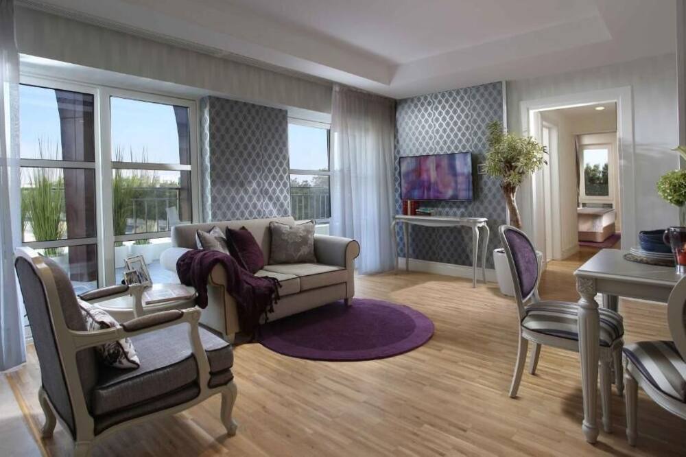 Photo of Livingroom in Sari Street
