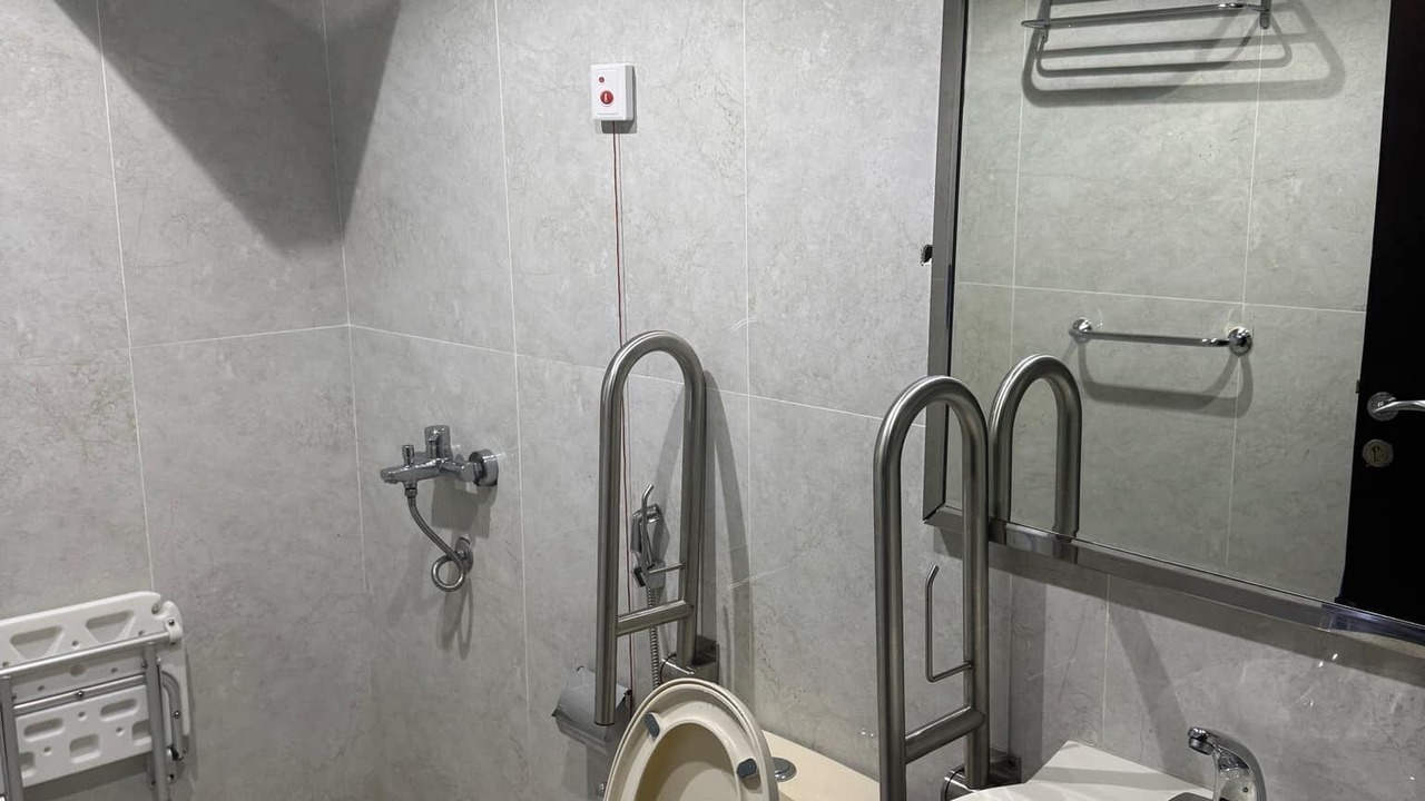 Photo of Bathroom in King Abdul Aziz Road