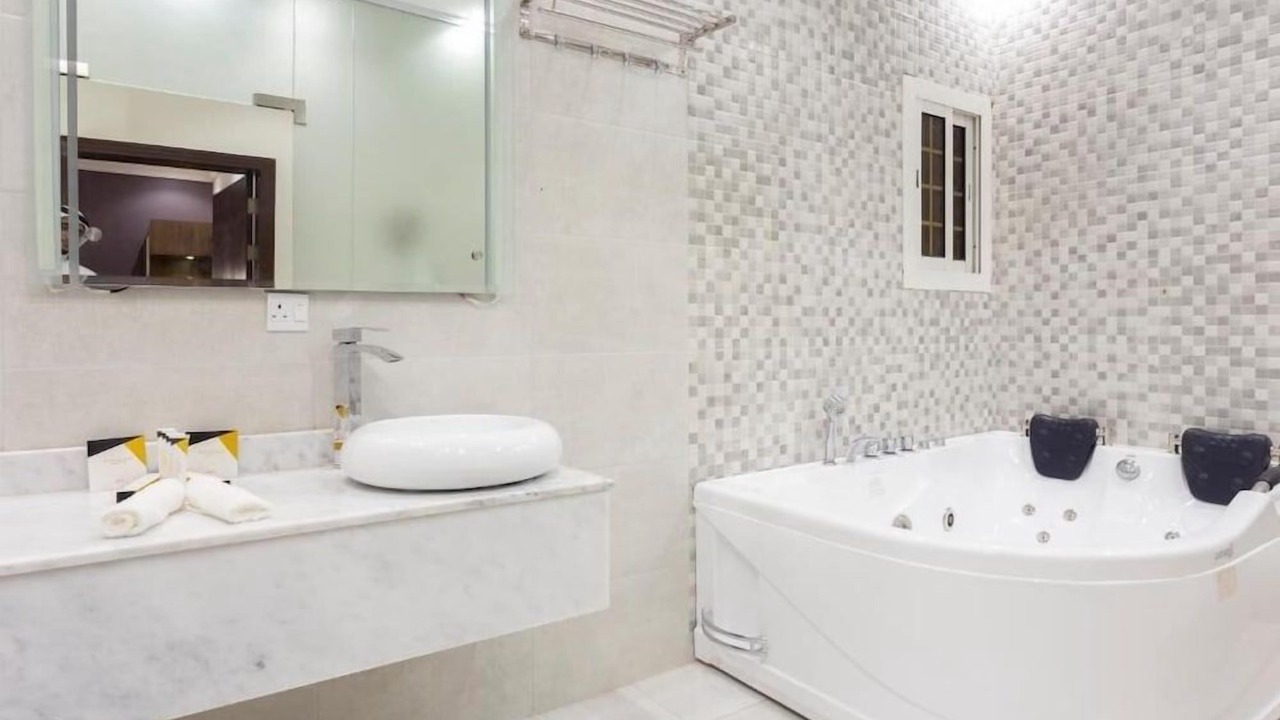 Photo of Bathroom in Hera Street