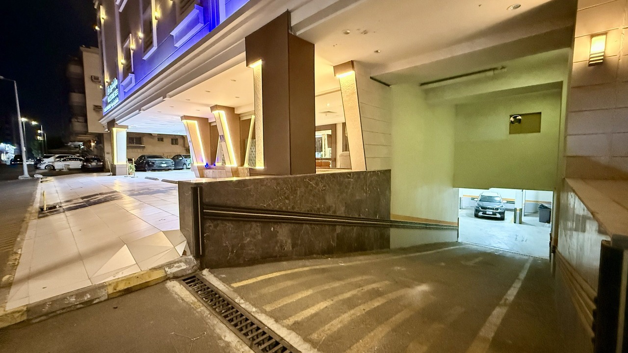 Photo of Others in Sari Street