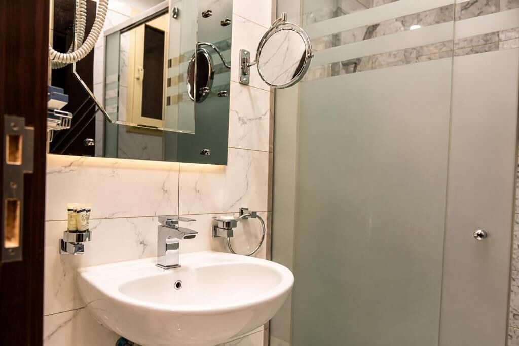 Photo of Bathroom in King Abdul Aziz Road