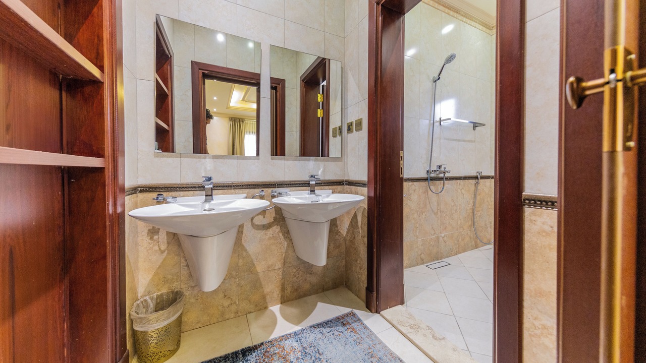 Photo of Bathroom in King Abdul Aziz Road