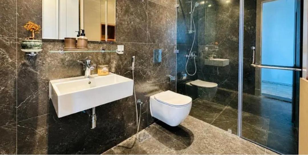 Photo of Bathroom in Block 428