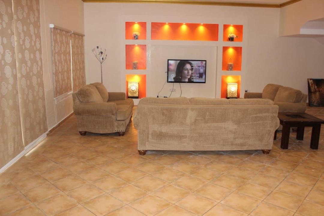 Photo of Livingroom in Sari Street