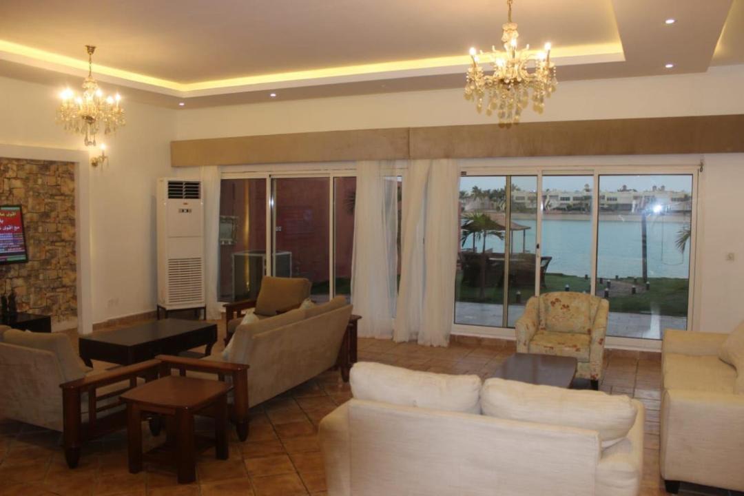 Photo of Livingroom in Sari Street