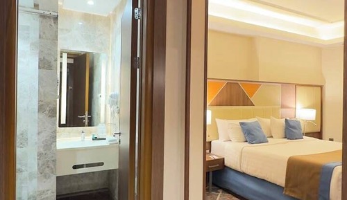 Family Suite, City View
