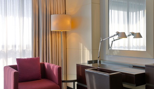 Executive Room, 1 King Bed, Smoking