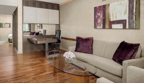 Suite, 1 Bedroom (Study Area)
