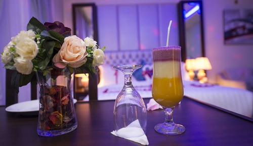 Honeymoon Suite - 2