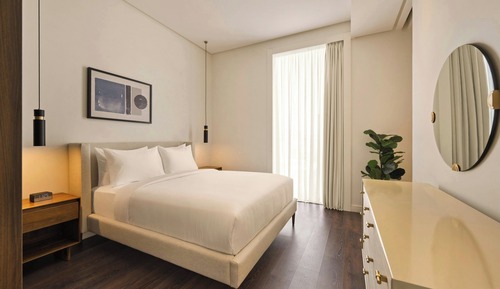 Studio, 1 Queen Bed, City View