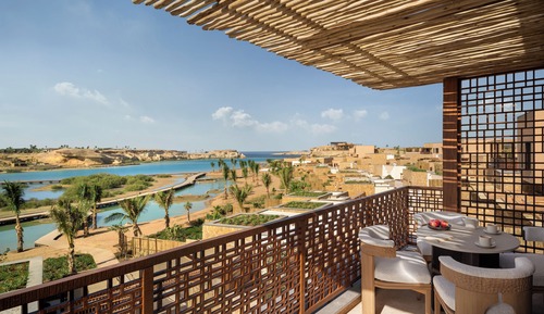 Suite, Sea View