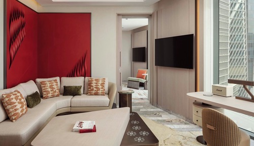 Suite, 1 King Bed, City View (View)