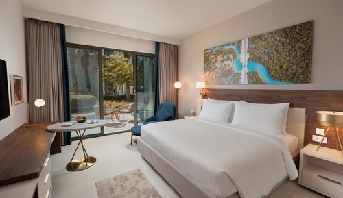 Deluxe King Room with Garden View