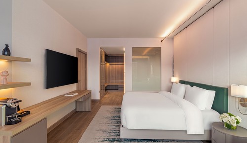 Deluxe Suite, Pool View