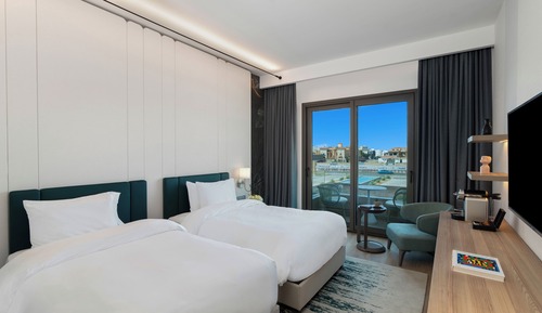 Deluxe Room (with Twin Beds)