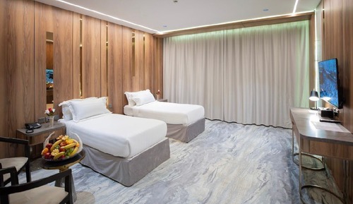 Luxury Twin Room, City View