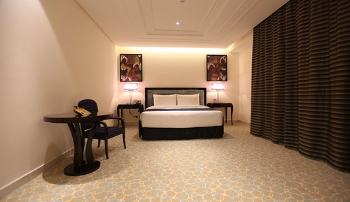 Room, 5 Bedrooms