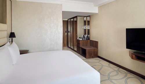 Classic Room, 1 King Bed, Mobility Accessible (High Floor)