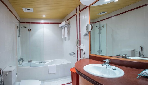 Royal Suite, 2 twin beds and one double bed