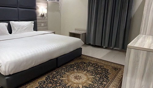 Suite, 3 Bedrooms