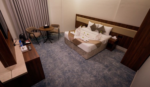 Twin Room, 1 King Bed