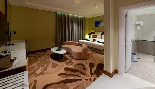 Suite, City View