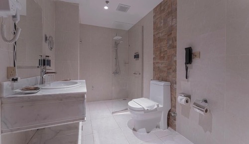 Executive Suite, City View