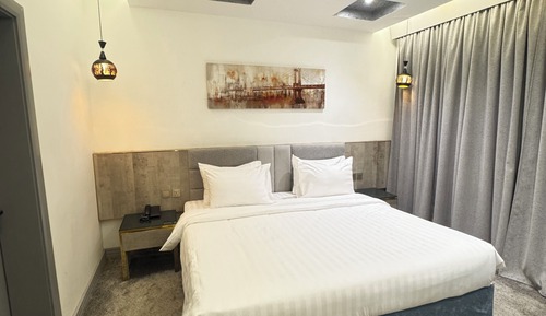 Basic Suite, City View