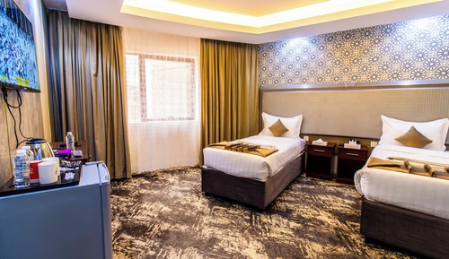Twin Room, Roll-in Shower