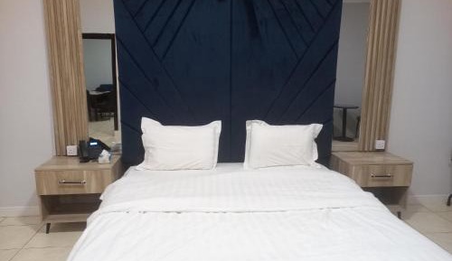 One-Bedroom Apartment with View