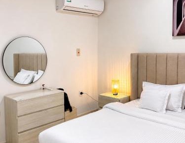 Deluxe One-Bedroom Apartment