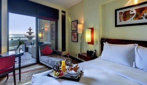 Luxury Queen Room with Balcony and Sea View