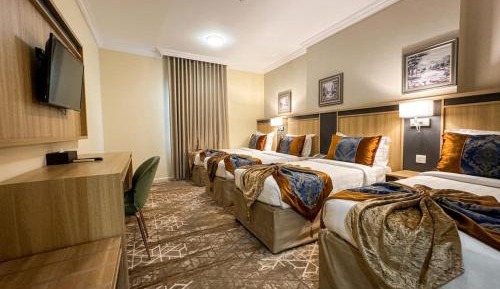 Quadruple Room with Private Bathroom