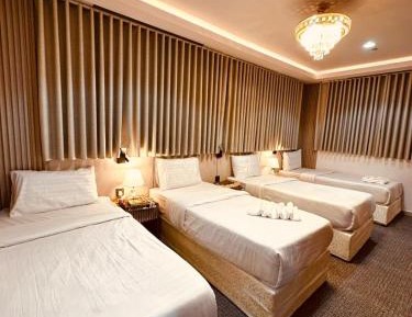 Quadruple Room with Private Bathroom