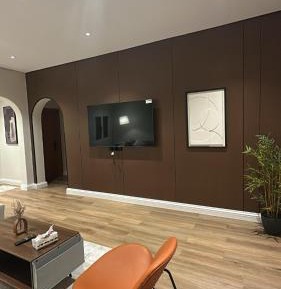 Deluxe One-Bedroom Apartment