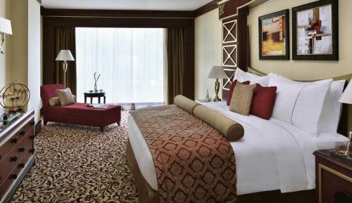 Diplomatic King Suite