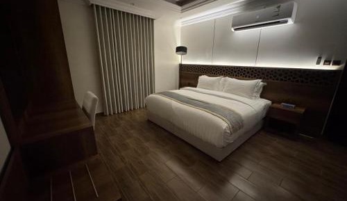 Deluxe King Studio