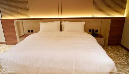 Deluxe King Suite