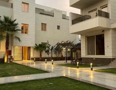 Apartment with Pool View 
