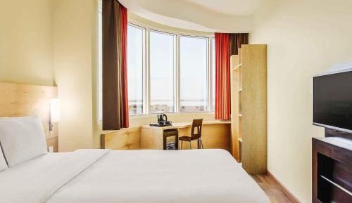 Standard Room with One King Bed