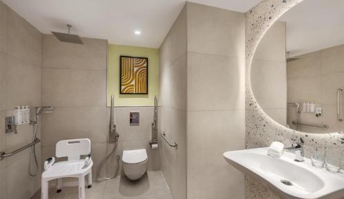 Queen Room - Accessible