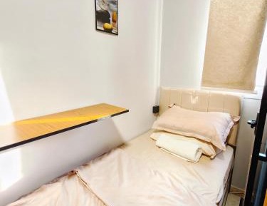 Single Bed in Male Dormitory Room with Shared Bathroom