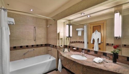 Deluxe King Room with City View