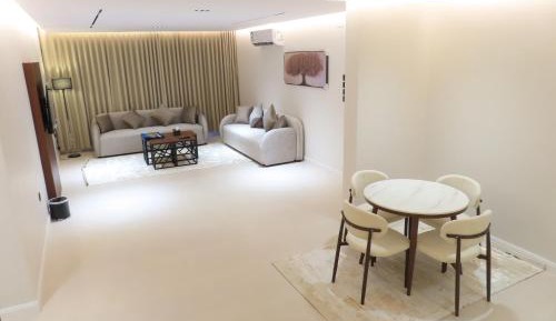 Three-Bedroom Apartment with Mountain View