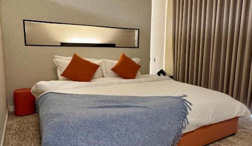 Deluxe King Room