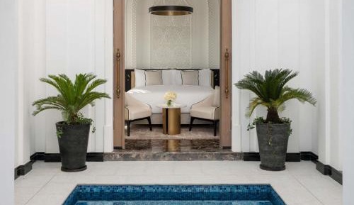Junior Suite with Shared Pool