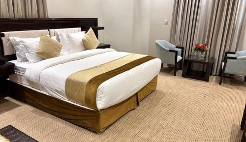 Deluxe King Suite