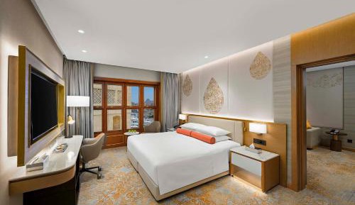 Deluxe King Suite Partial Kaaba View with Living Room-VIP Lounge Access